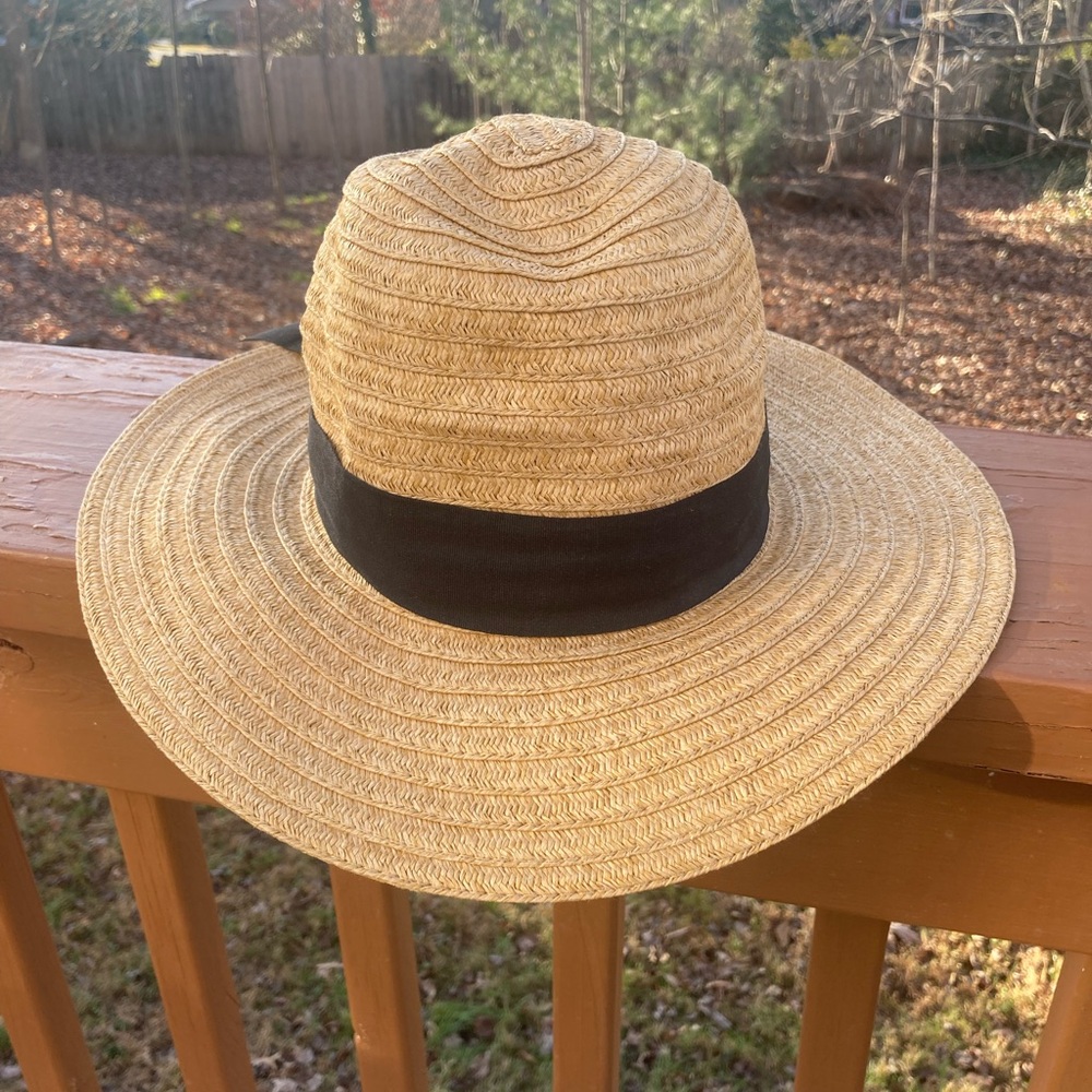 Tan sun hat with black band